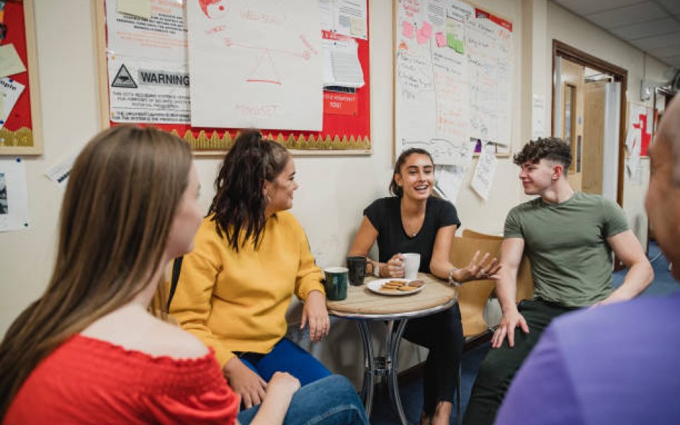 Kennishub - Huizen van het kind - Raakvlakken tussen onderwijs en welzijn in de Huizen van het Kind